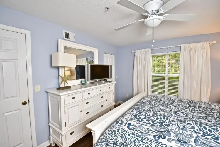 Modern and Beachy Second Floor Walk to Beach