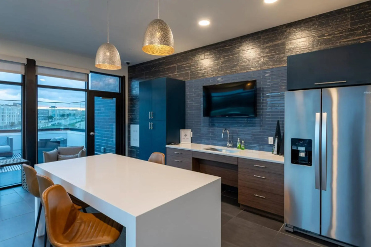 Flexhome Skywalk to Fiserv U5 RooftopGymParking