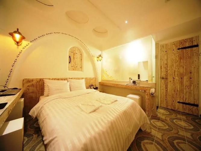 Candy Hotel