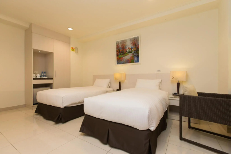 F Hotel - Sanyi