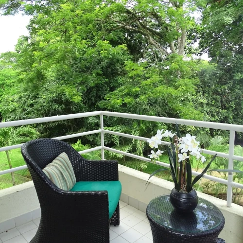 3 Bedrooms Comfort Suite with garden view