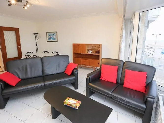 Apartment on Belgium Seawall, Central Location