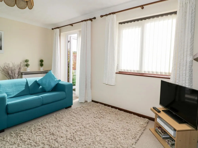 2 Waxham Court