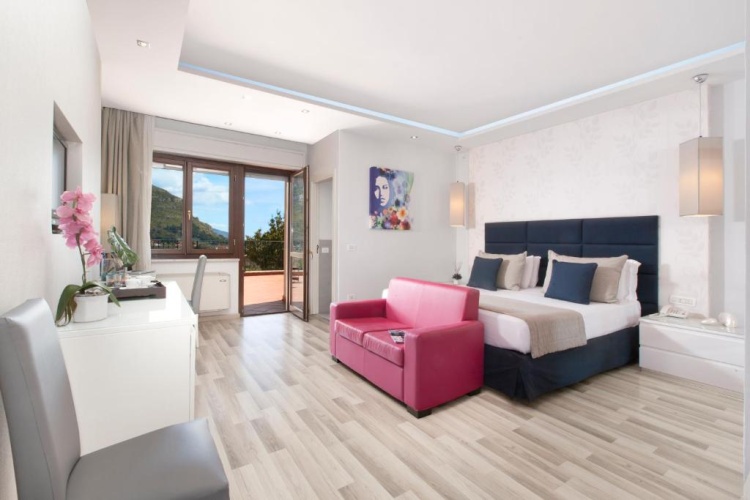 Deluxe Double room with balcony and with sea view