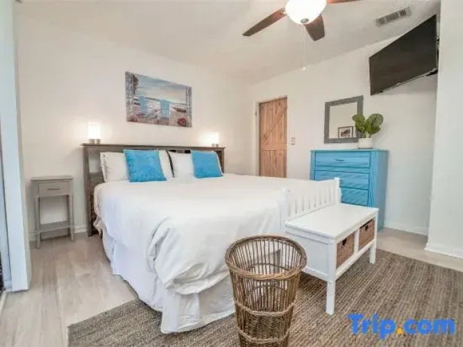 2 Bedrooms Villa