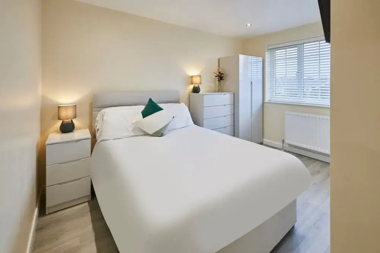 Host Stay Violet s View