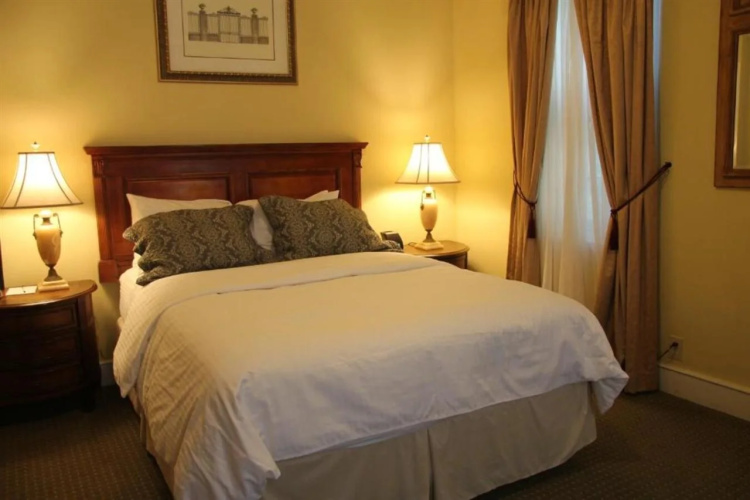 Morris House Hotel