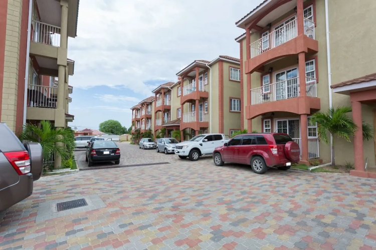 New Kingston Guest Apt At Fairway - Kingston