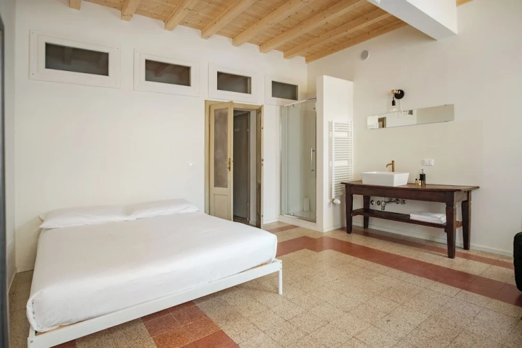 Suite with city view