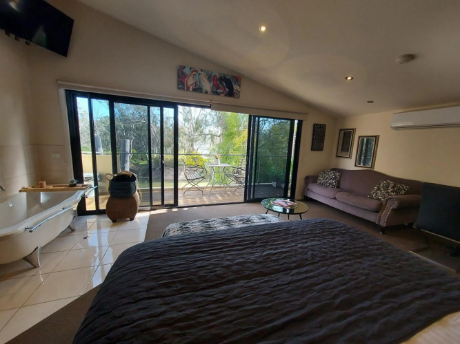 Adelphi Apartment 6 Riverview 2 BDRM or 6A King Studio Riverview both with balconies