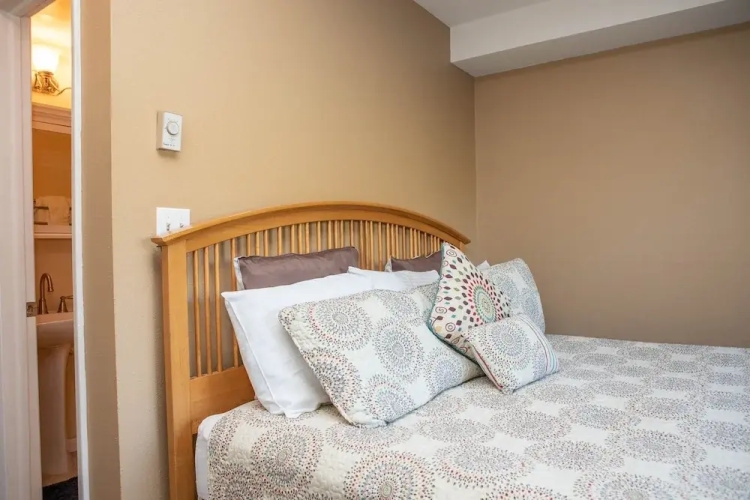 2964 Key 1 Bedroom Condo by RedAwning