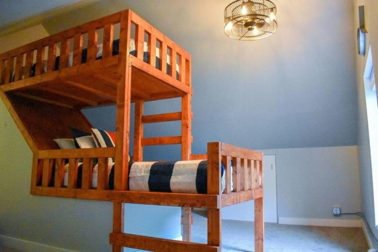4 Bedrooms Cottage