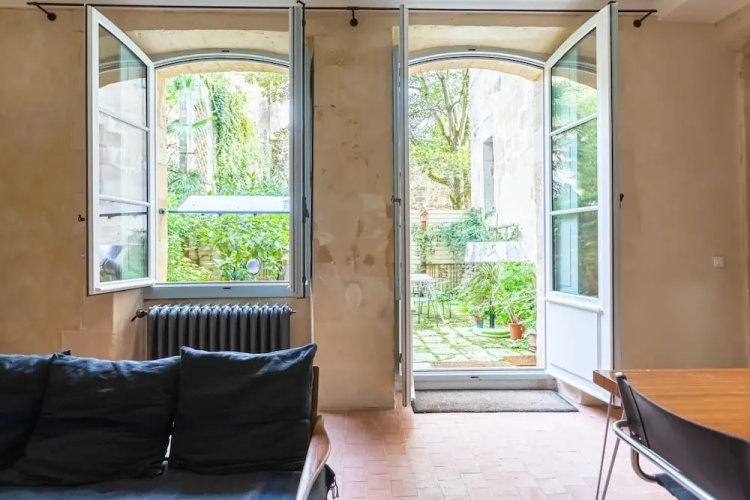 Retro apartment with garden by GuestReady