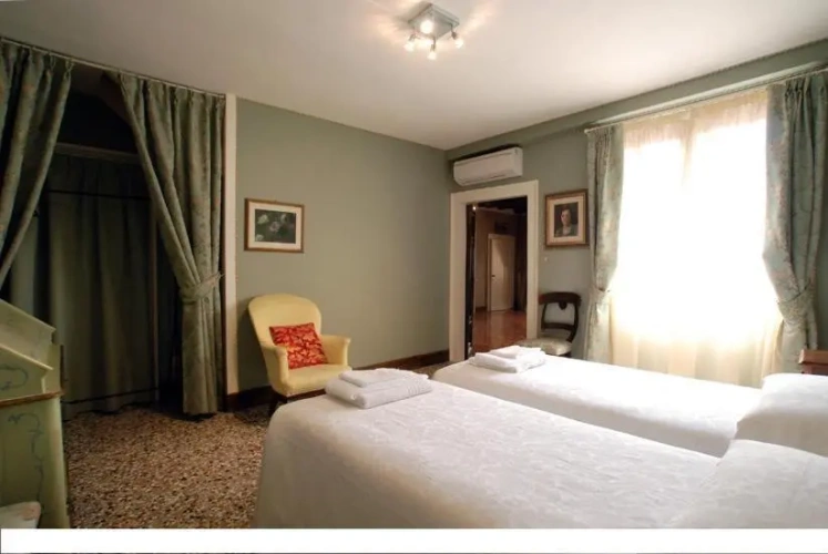 4 Bedrooms Apartment