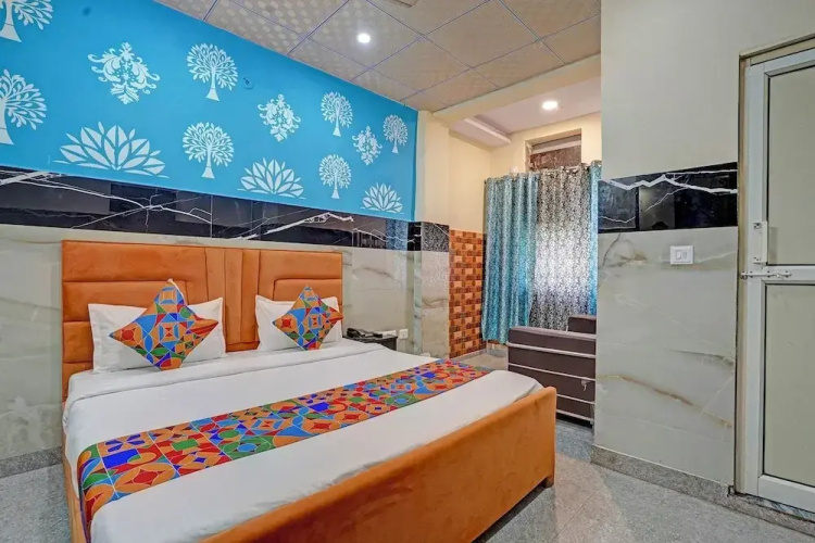 Fabhotel Royal Plaza 62