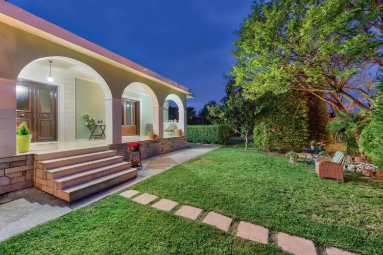 3 Bedrooms Cottage