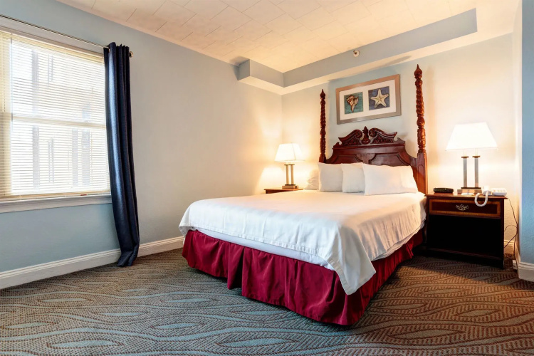 Beach Plaza Hotel