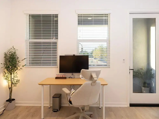 Modern Designer Stay Bright Chic Spacious