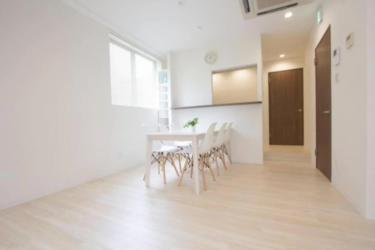 Cozy and Convenient Royal heights