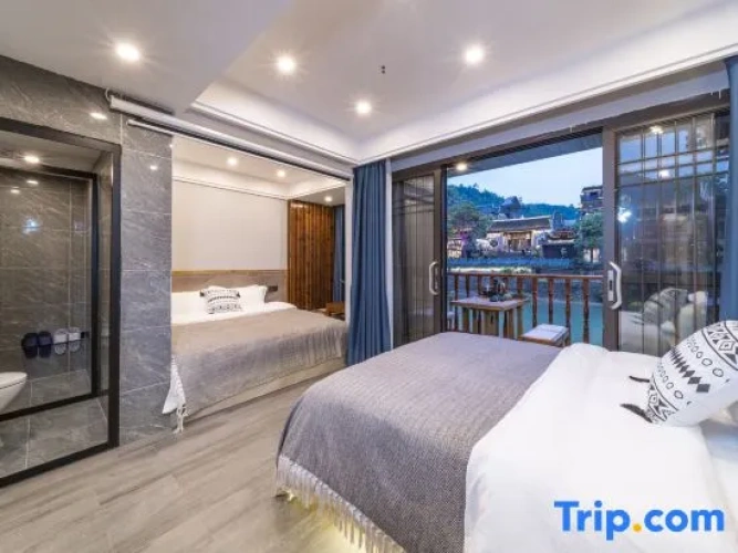 Suite with balcony and with river view