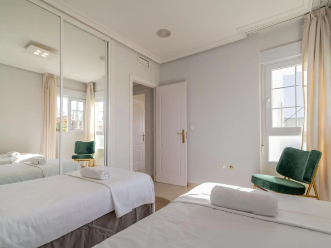 Puente Romano Modern flat, Best location in town