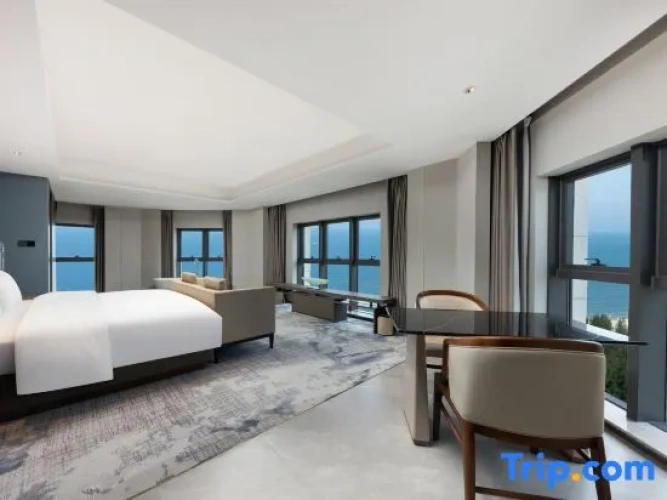 2 Bedrooms Superior Family Suite with ocean view