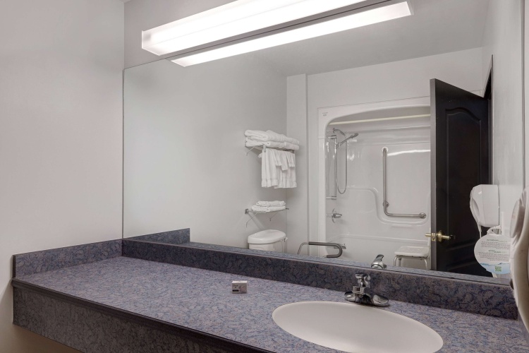 Days Inn by Wyndham Edmundston photo 10