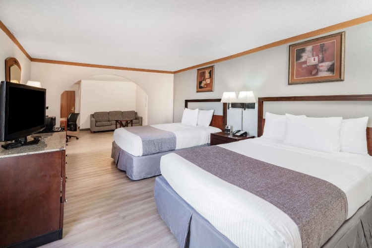 Quadruple Suite