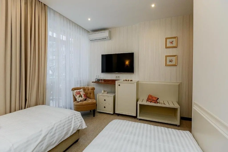 Standard Twin room with balcony