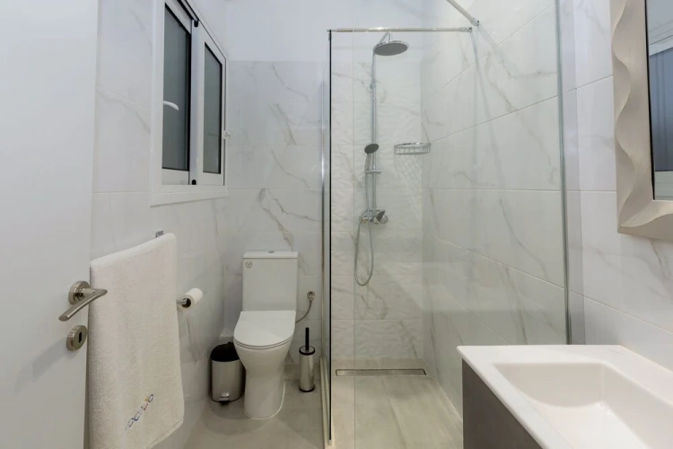 2 Bedrooms Luxury Apartment with city view