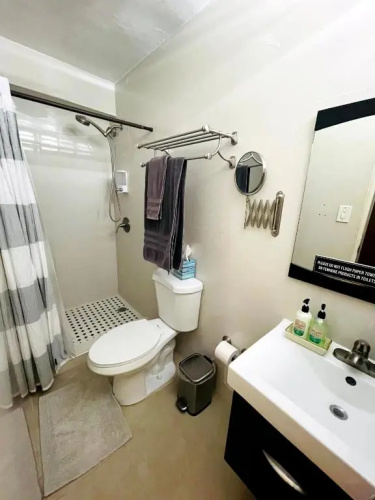 Cozy apartment with pkg and laundry. Pet friendly