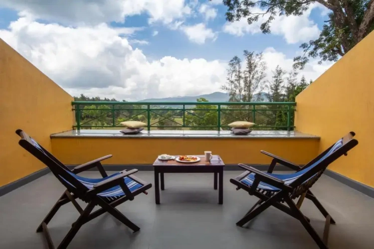 Standard room with balcony and with golf view