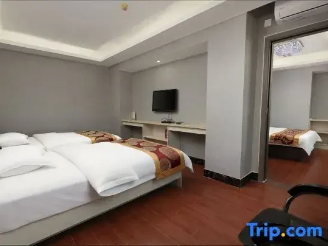 Quadruple Family Suite