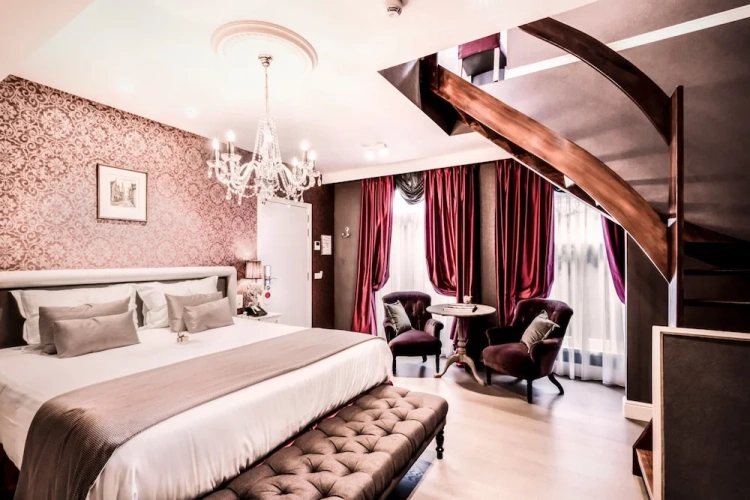 Standard Quadruple Family room