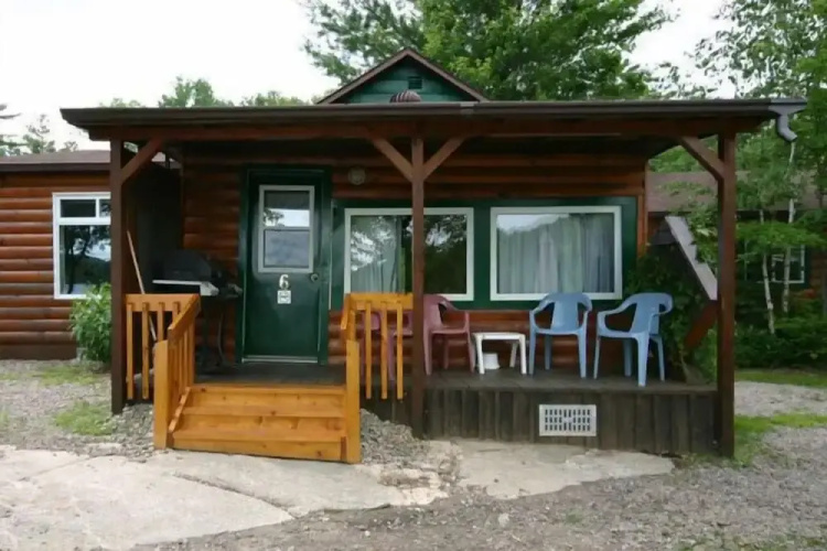 Spectacle Lake Lodge