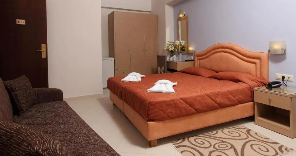 Kronos Hotel