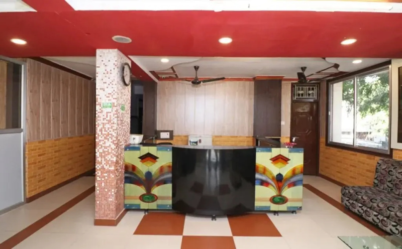 Oyo 24585 Pr Palace