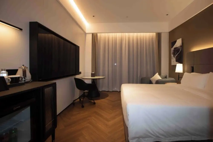 Deluxe Double room with city view