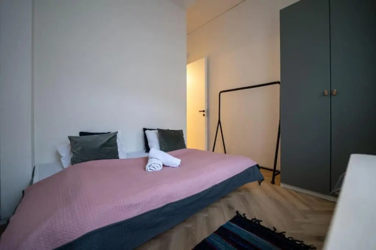 3 BD Old Town Apartment by Hostlovers