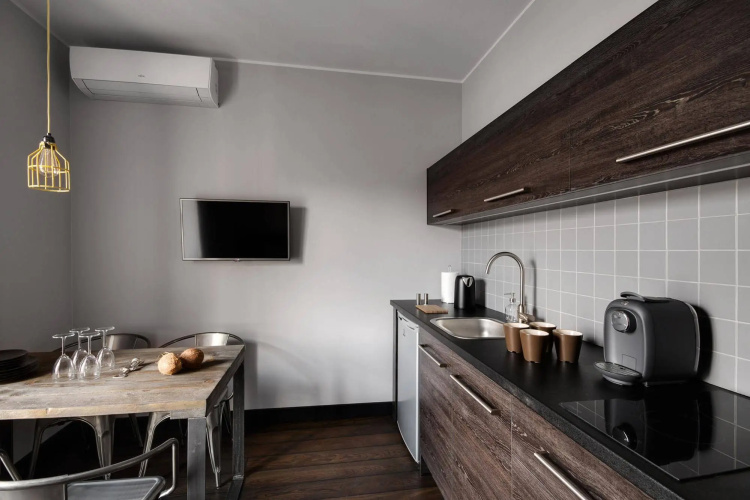 Too-good Apartments