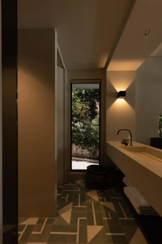 Olea Vouliagmeni Suite