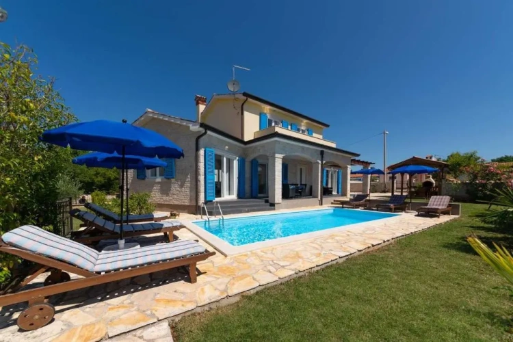 3 Bedrooms Villa