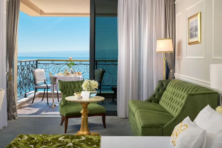 Superior Double room with balcony and seafront