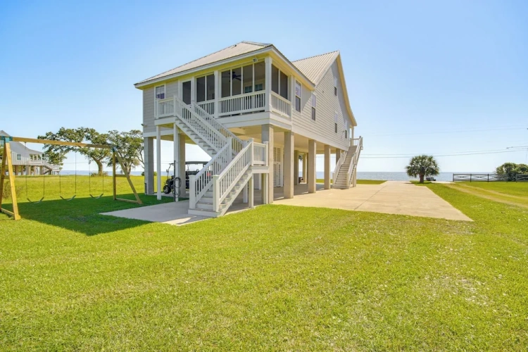 4 Bedrooms Cottage