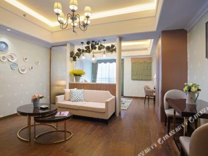 Deluxe Double room with city view