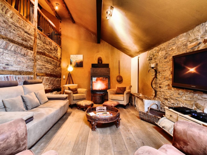 Relaxing Retreat Near Forests