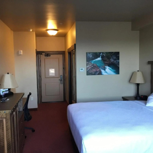 Glacier International Lodge