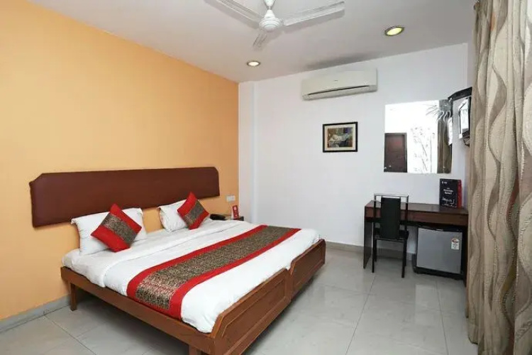 OYO 14777 White Tiger Villa