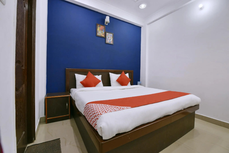 OYO 9846 Royal Plaza