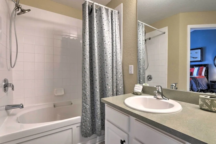 3 Bedrooms Apartment